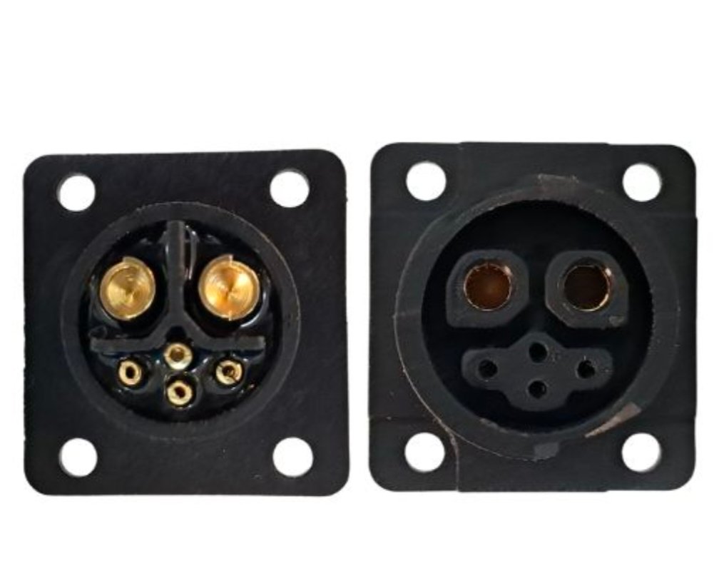 AMPR 2+4 FEMALE CAN SOCKET (0cd6)